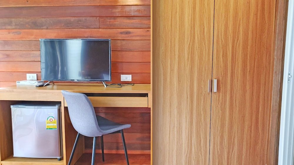 Horizon Beach Resort Koh Jum Double Bungalow, Air-Conditioning 9