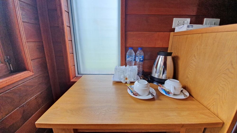 Horizon Beach Resort Koh Jum Double Bungalow, Air-Conditioning 8