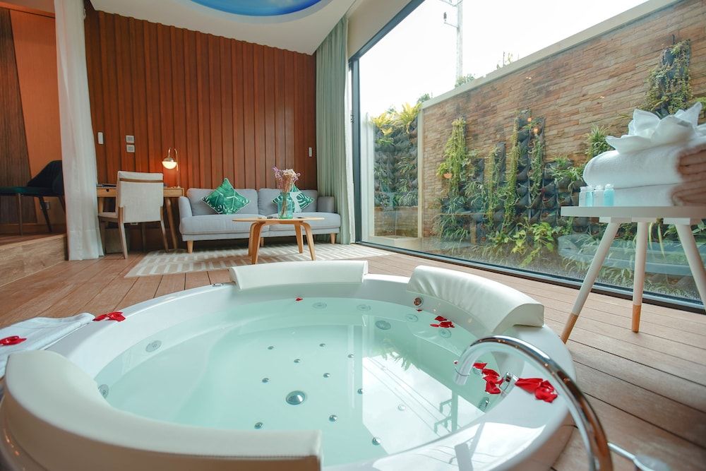 Pool Suite Chiang Mai Jacuzzi Suite Double Room 5