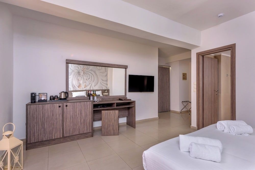 Executive Suite, Private Pool
