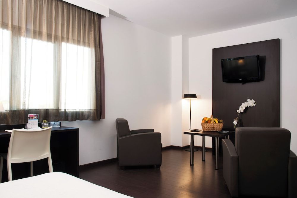 Hotel Sercotel Plana Parc Comfort Studio Suite 2