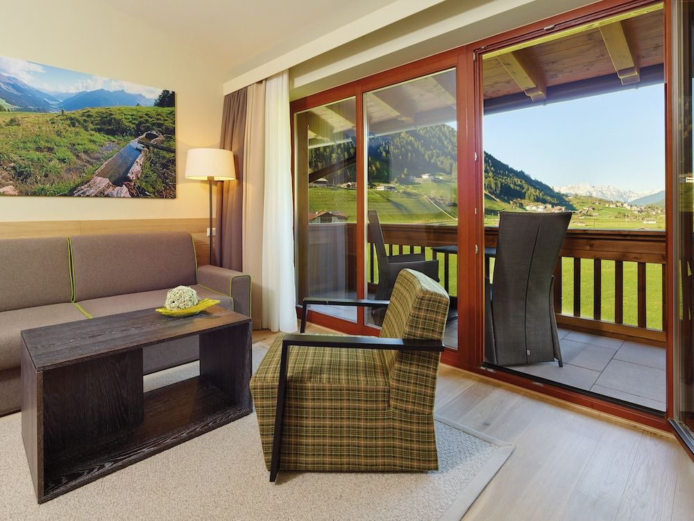 Alpeiner Nature Resort Tirol Junior Suite, Balcony, Mountain View 8