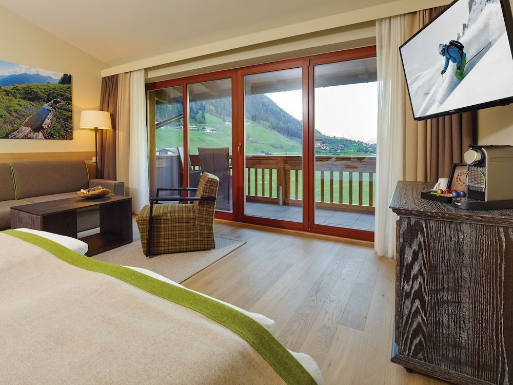 Alpeiner Nature Resort Tirol Junior Suite, Balcony, Mountain View 2