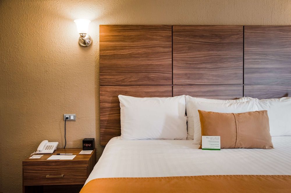 Best Western Cumbres Inn Cd. Cuauhtémoc Standard Room, 1 King Bed, Non Smoking 12