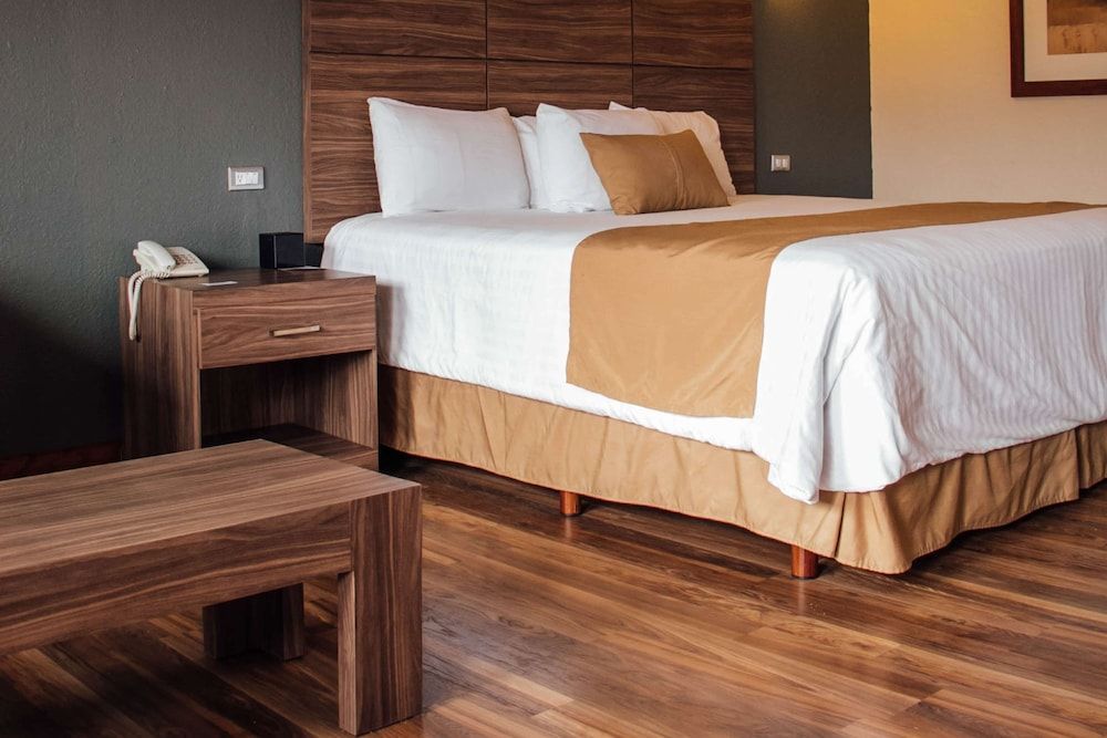 Best Western Cumbres Inn Cd. Cuauhtémoc Standard Room, 1 King Bed, Non Smoking 2