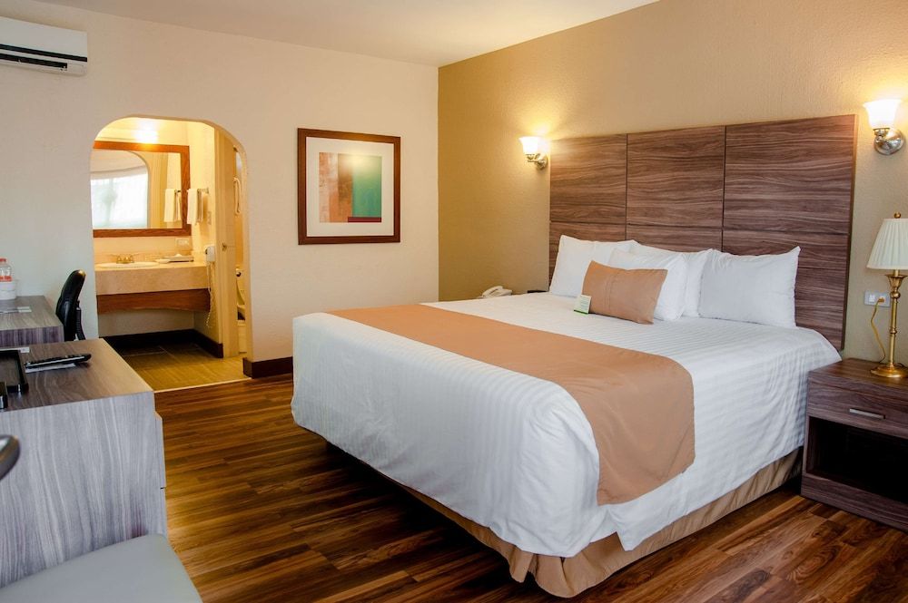 Best Western Cumbres Inn Cd. Cuauhtémoc Standard Room, 1 King Bed, Non Smoking 8