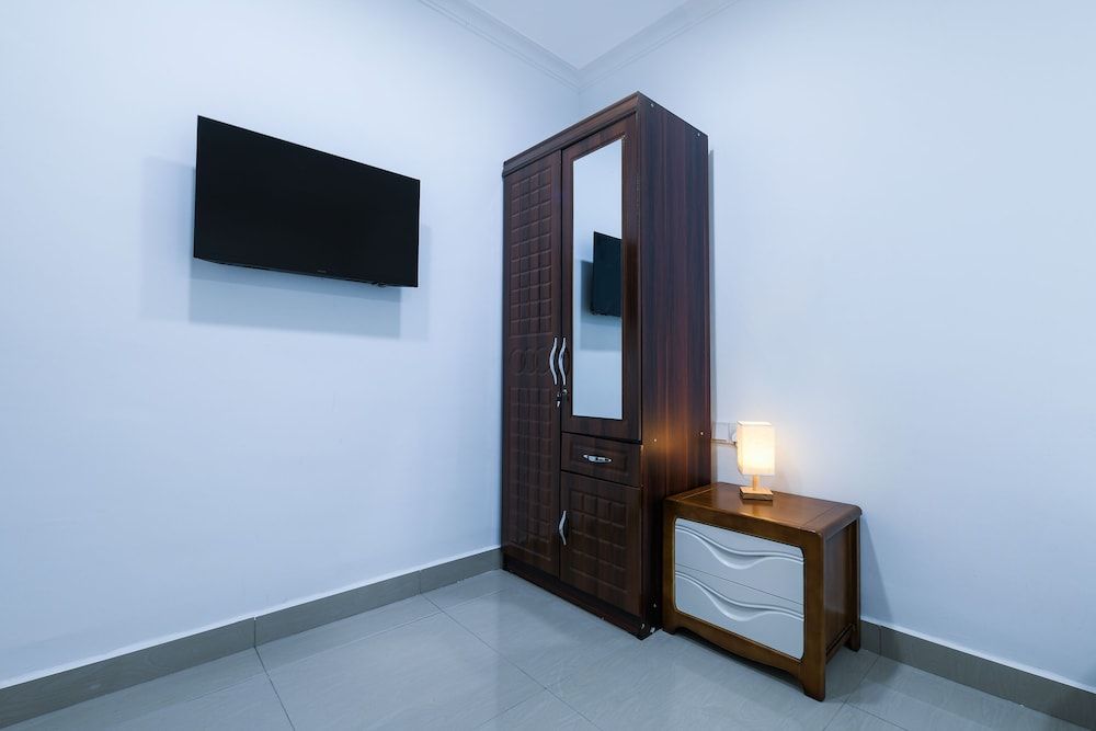 Super OYO Capital O 90543 Sp Star Hotel Standard Double Room 6