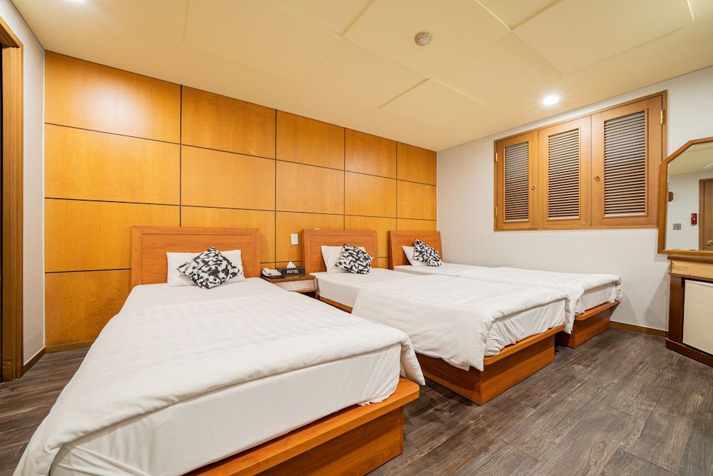 undefined Hotel At Home 2