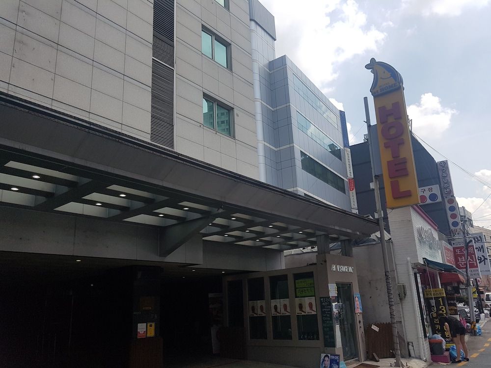 undefined Hotel At Home 7