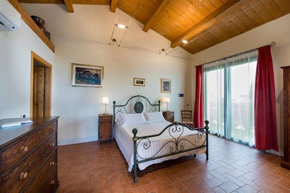 Agriturismo Podere l'Aione Superior Triple Room, 1 Bedroom, Private Bathroom, Ground Floor 3