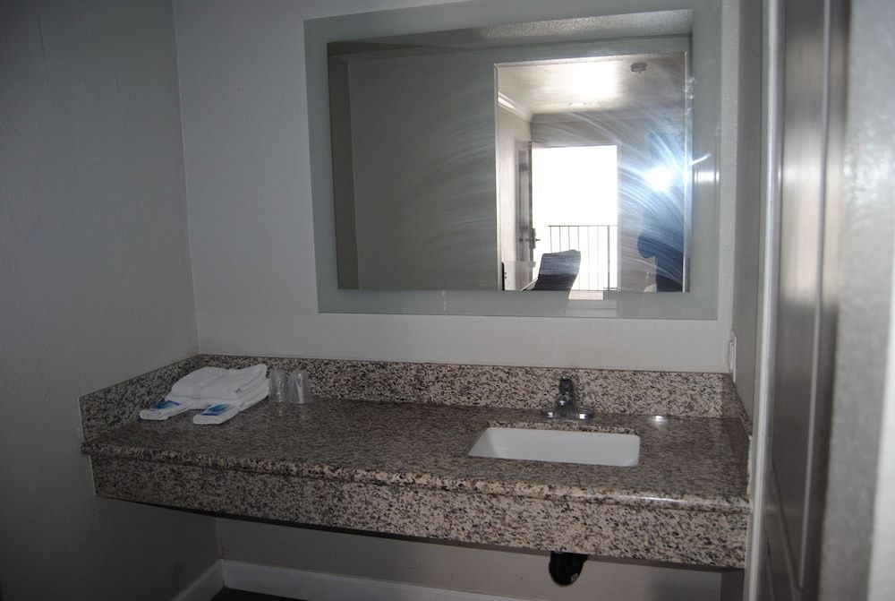 La Puente Inn Basic Single Room 20