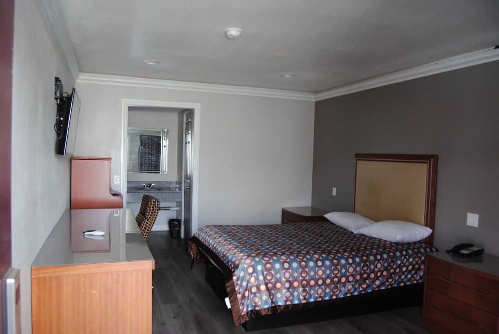 La Puente Inn Basic Single Room 6