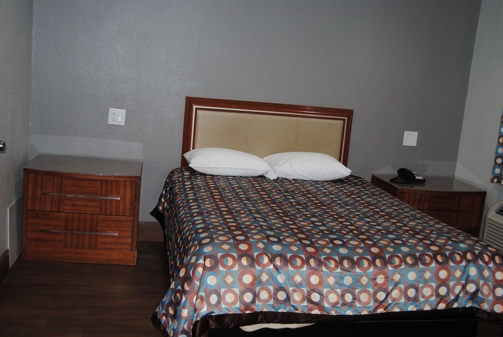 La Puente Inn Basic Single Room 7