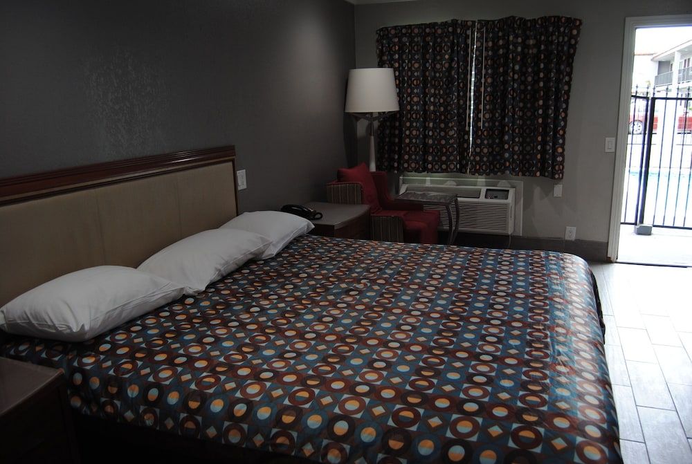 La Puente Inn Basic Single Room 4