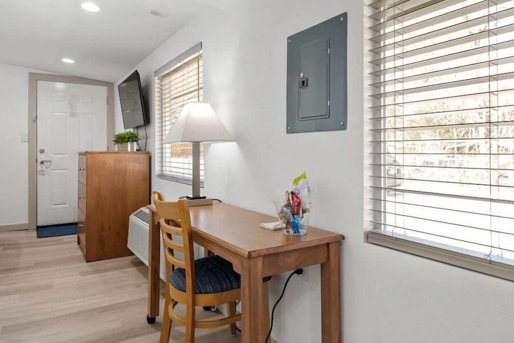 Extended Stay Gun Barrel City Junior Single Room, 1 Queen Bed, Kitchenette, Ground Floor 8