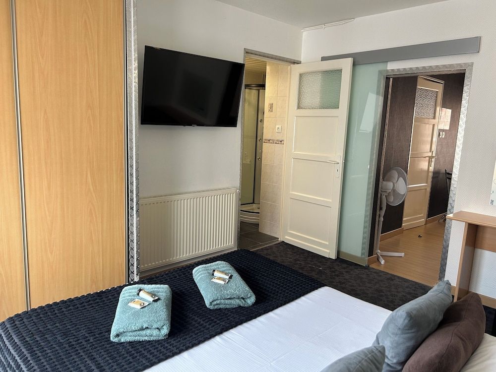 Résidence Chez Gino Economy Triple Room 2