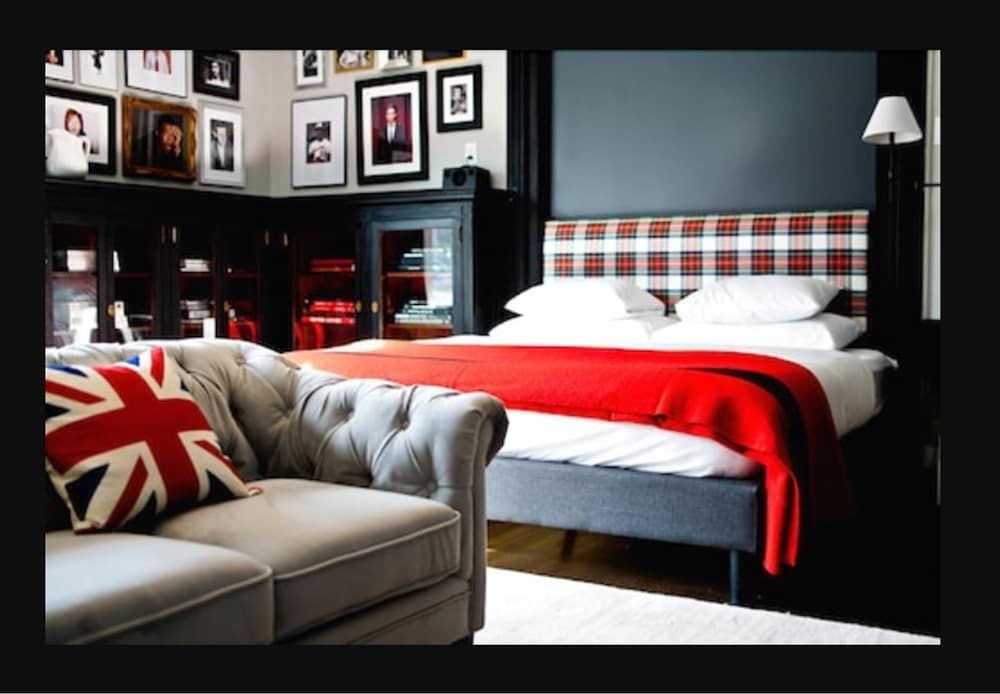 The George Signature Room, 1 King Bed, Non Smoking 6