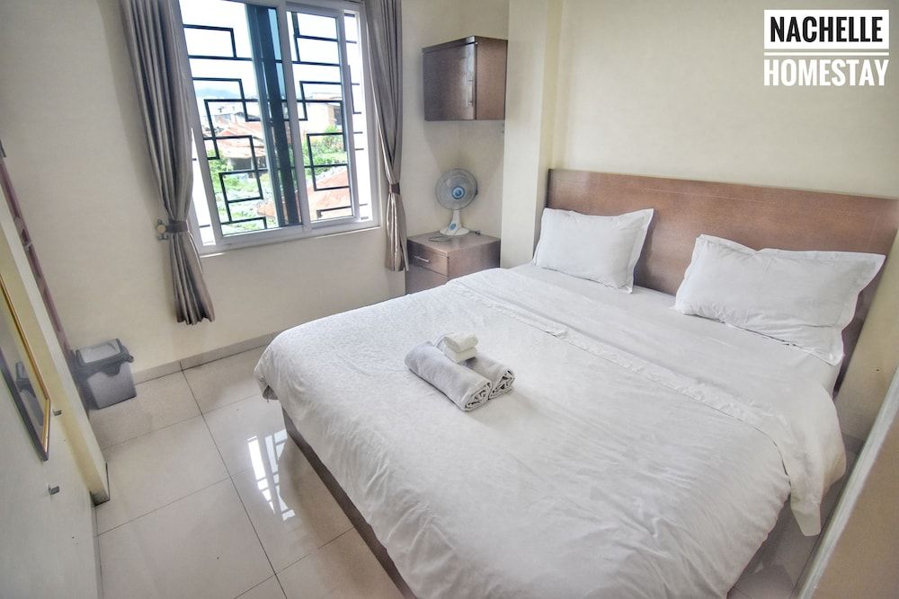 Standard Room, 1 Queen Bed, Private Bathroom, Mountain View