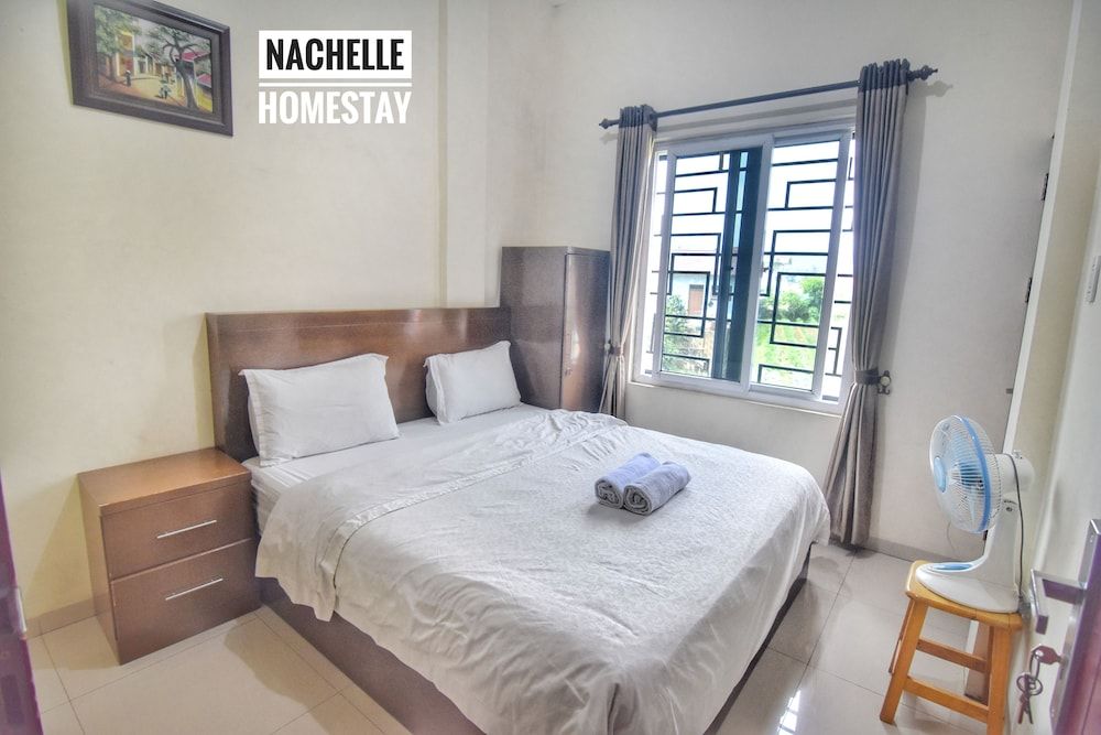 Standard Room, 1 Queen Bed, Private Bathroom, Mountain View