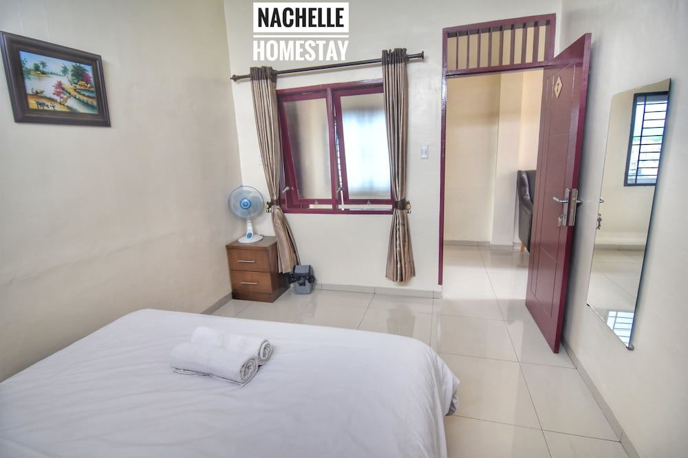 Standard Room, 1 Queen Bed, Shared Bathroom