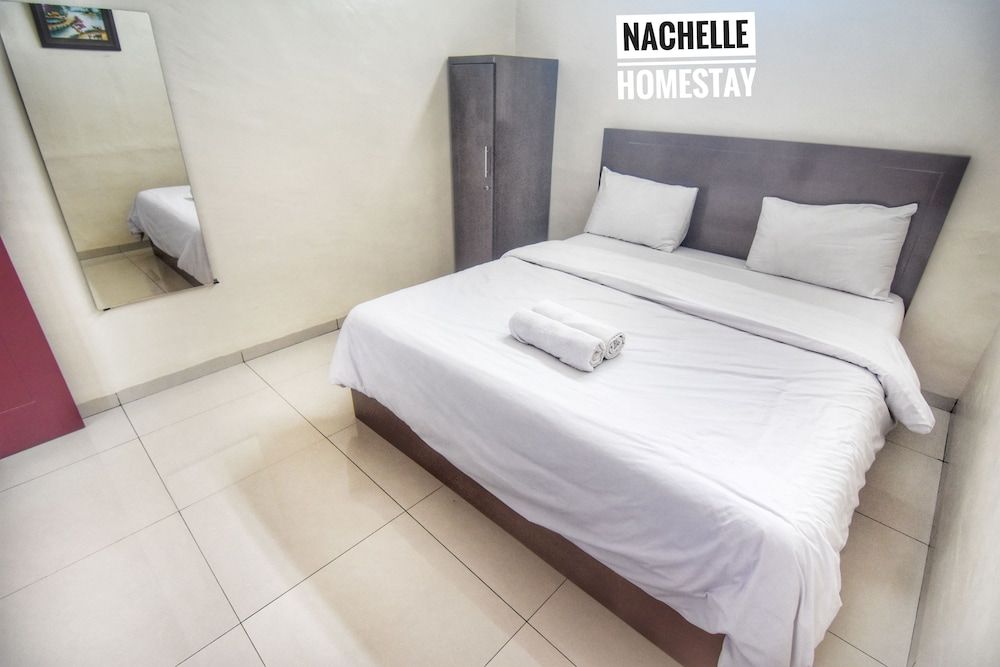 Standard Room, 1 Queen Bed, Shared Bathroom