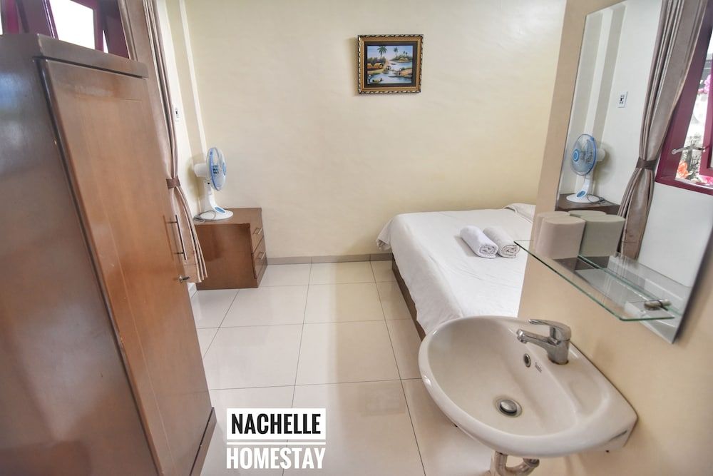 Standard Room, 1 Queen Bed, Private Bathroom