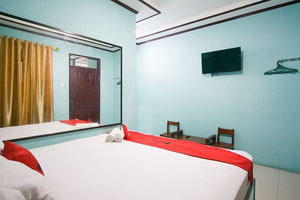 Double Room (RedDoorz)