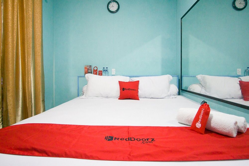 Double Room (RedDoorz)