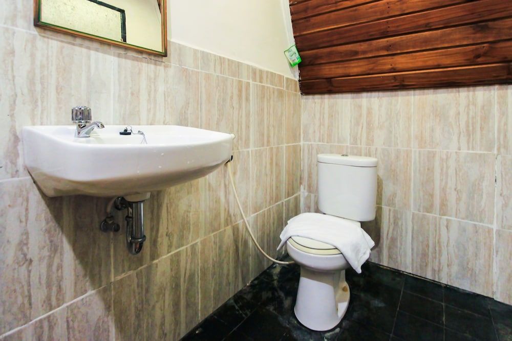 OYO 997 Ocean 2 Bungalows Deluxe Double Room 6