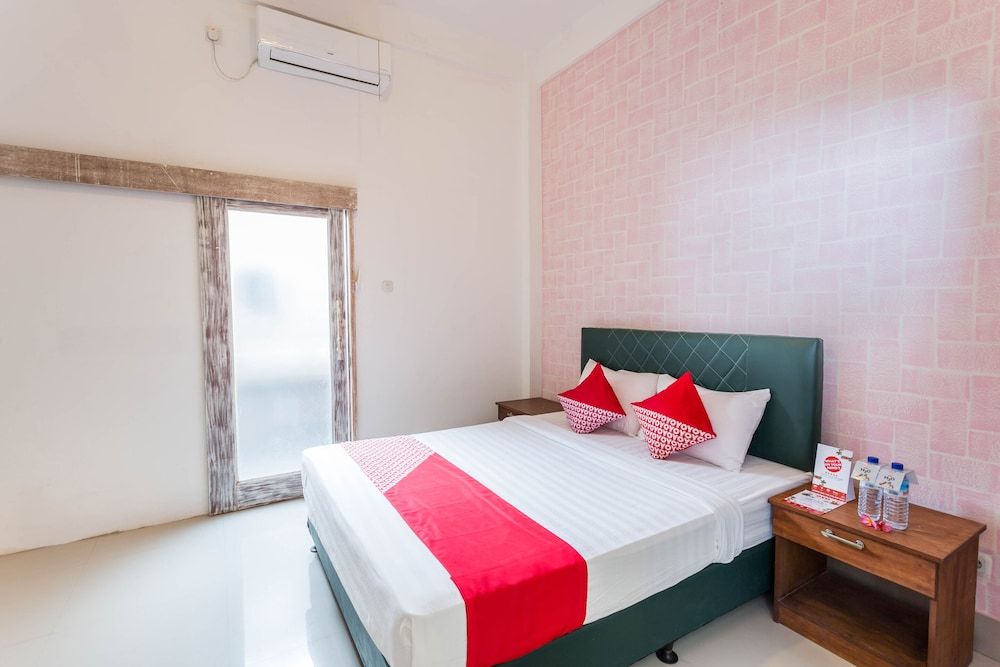 undefined OYO 1324 White House 10