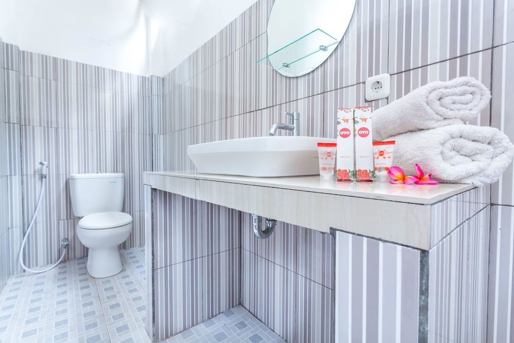 OYO 1324 White House Standard Double Room 12