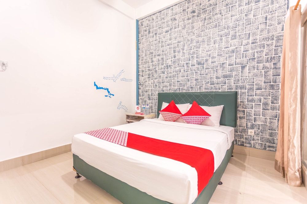 OYO 1324 White House Standard Double Room 6