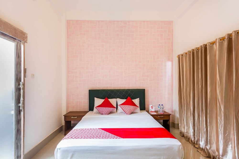 OYO 1324 White House Standard Double Room 4