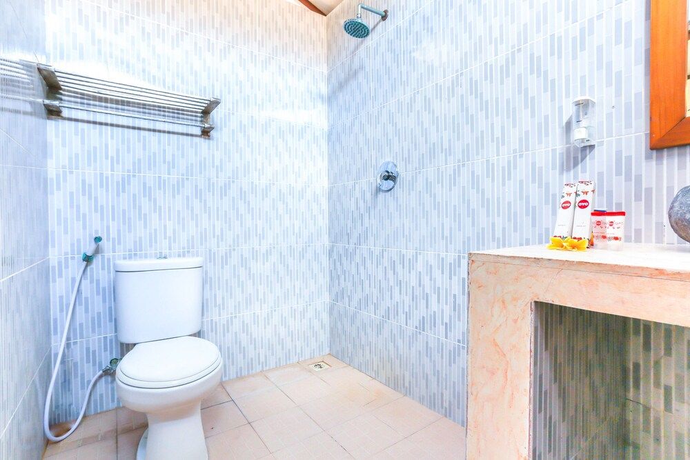 OYO 1544 Ozzy Cottage & Bungalow Standard Double Room 5