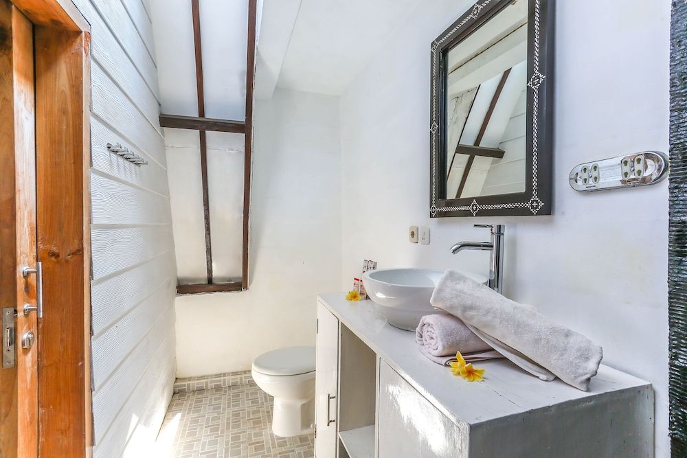 OYO 1544 Ozzy Cottage & Bungalow Deluxe Double Room 6