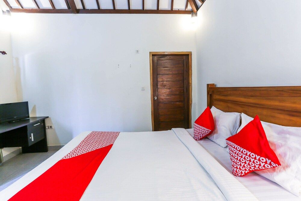 OYO 1544 Ozzy Cottage & Bungalow Standard Double Room 2