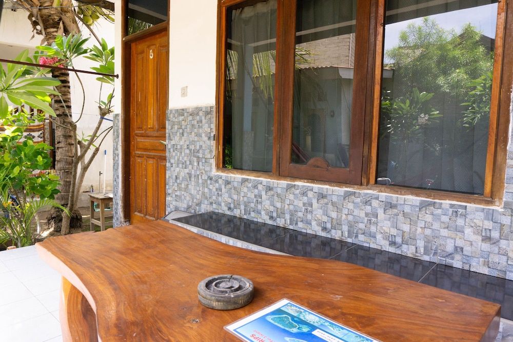 undefined RedDoorz near Gili Trawangan Port 4