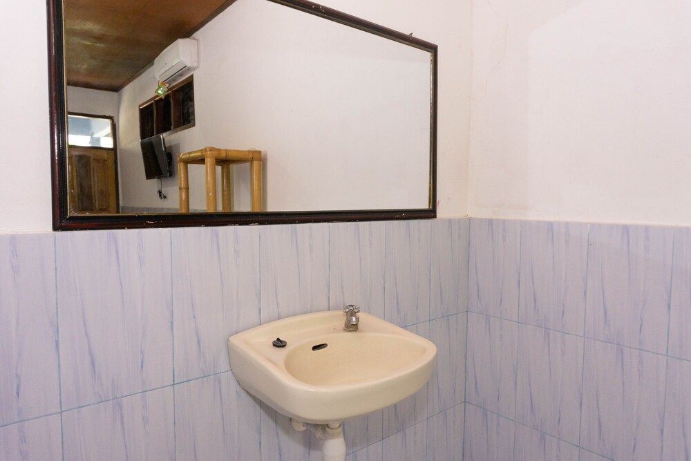 RedDoorz near Gili Trawangan Port Twin Room (Reddoorz) 5