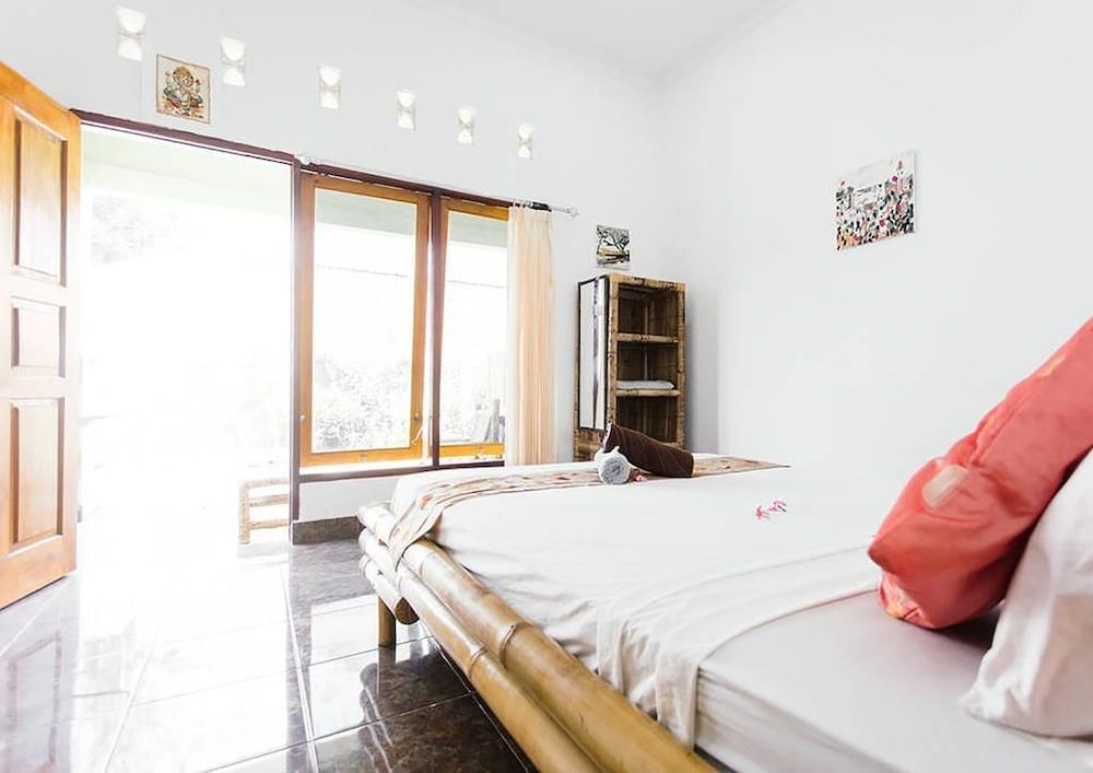 undefined Lisa Gili Bungalow 6