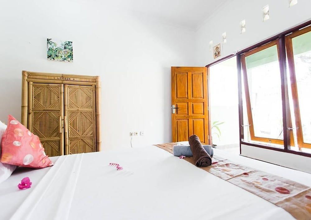 undefined Lisa Gili Bungalow 8