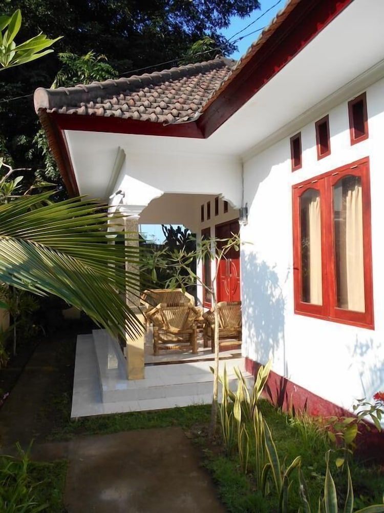 undefined Lisa Gili Bungalow 2
