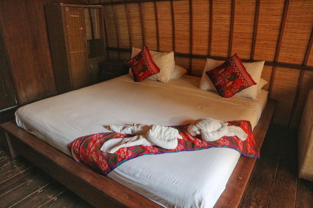 GiliPaddy Resort Cottage 6