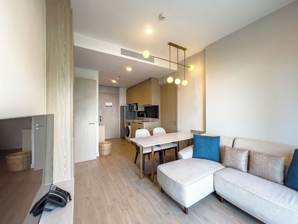 S. Sriracha Hotel and Residence One Bedroom Suite with Pool Access 6