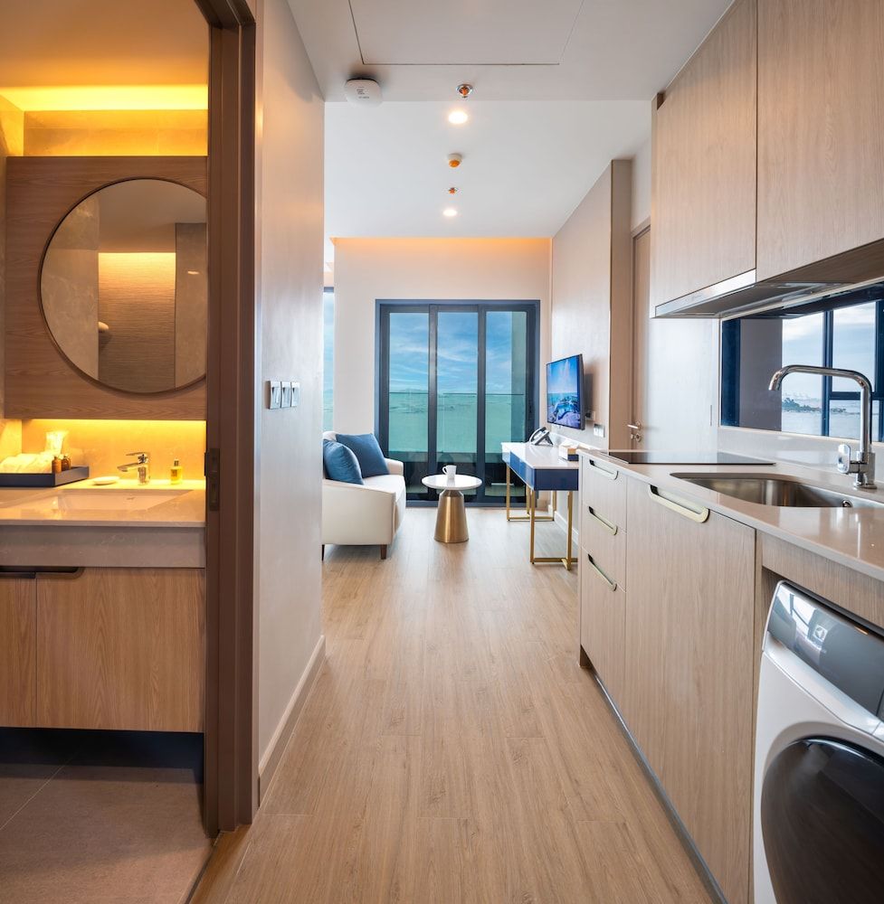 S. Sriracha Hotel and Residence Deluxe Twin Room 4