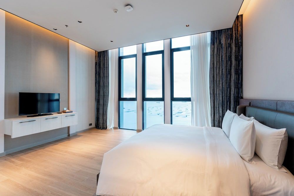 S. Sriracha Hotel and Residence Penthouse Suite 3