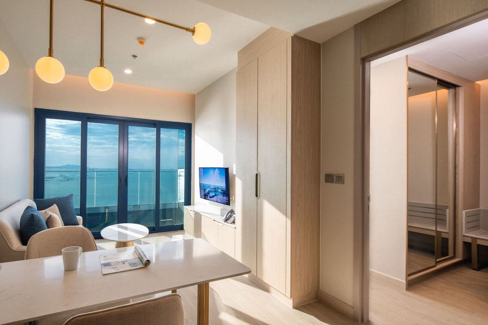 S. Sriracha Hotel and Residence One Bedroom Twin Suite 6