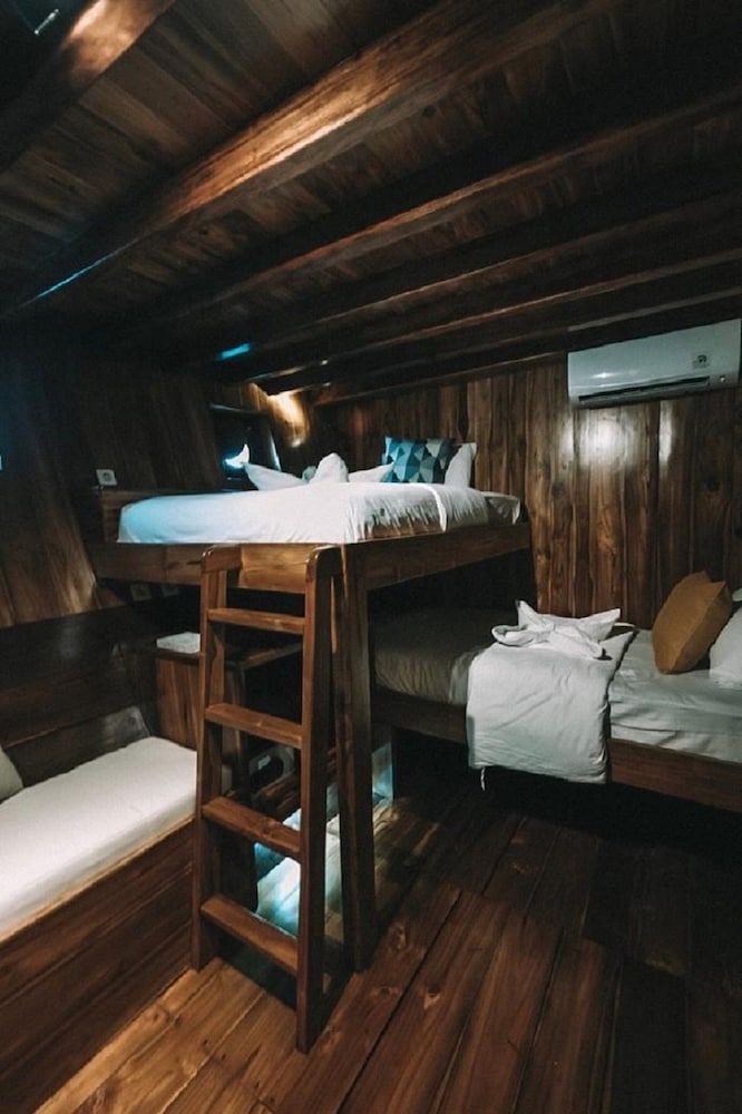 undefined Andamari Luxury Phinisi 3