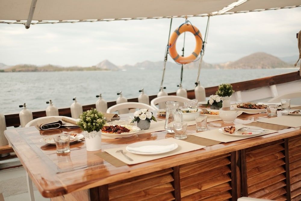 undefined Andamari Luxury Phinisi 2