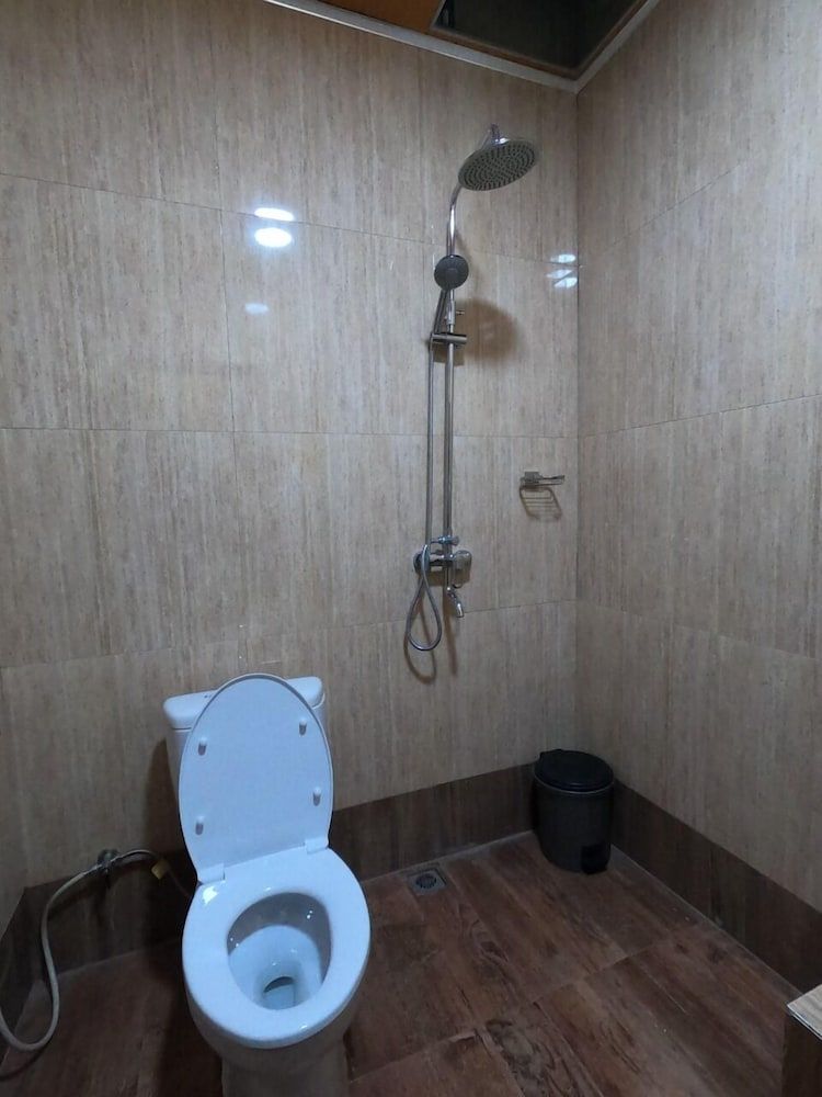 EduTel Deluxe Double Room 8