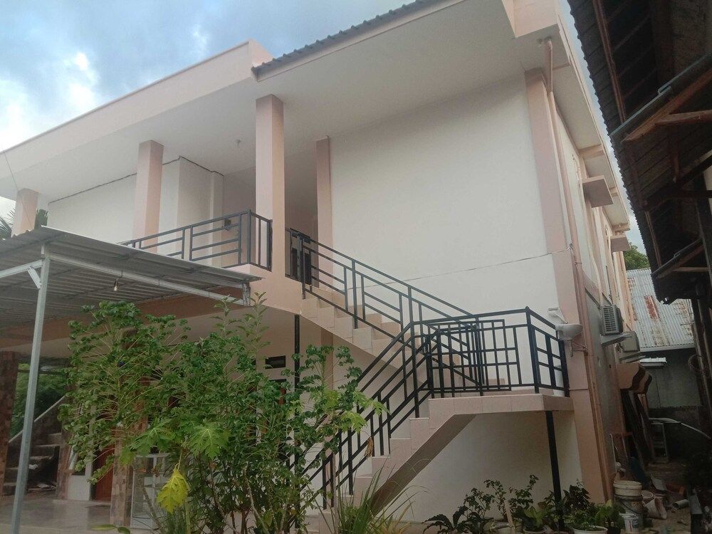 undefined EXPRESS O 91722 Home Stay Dan Sewa Mobil Jhon's Family